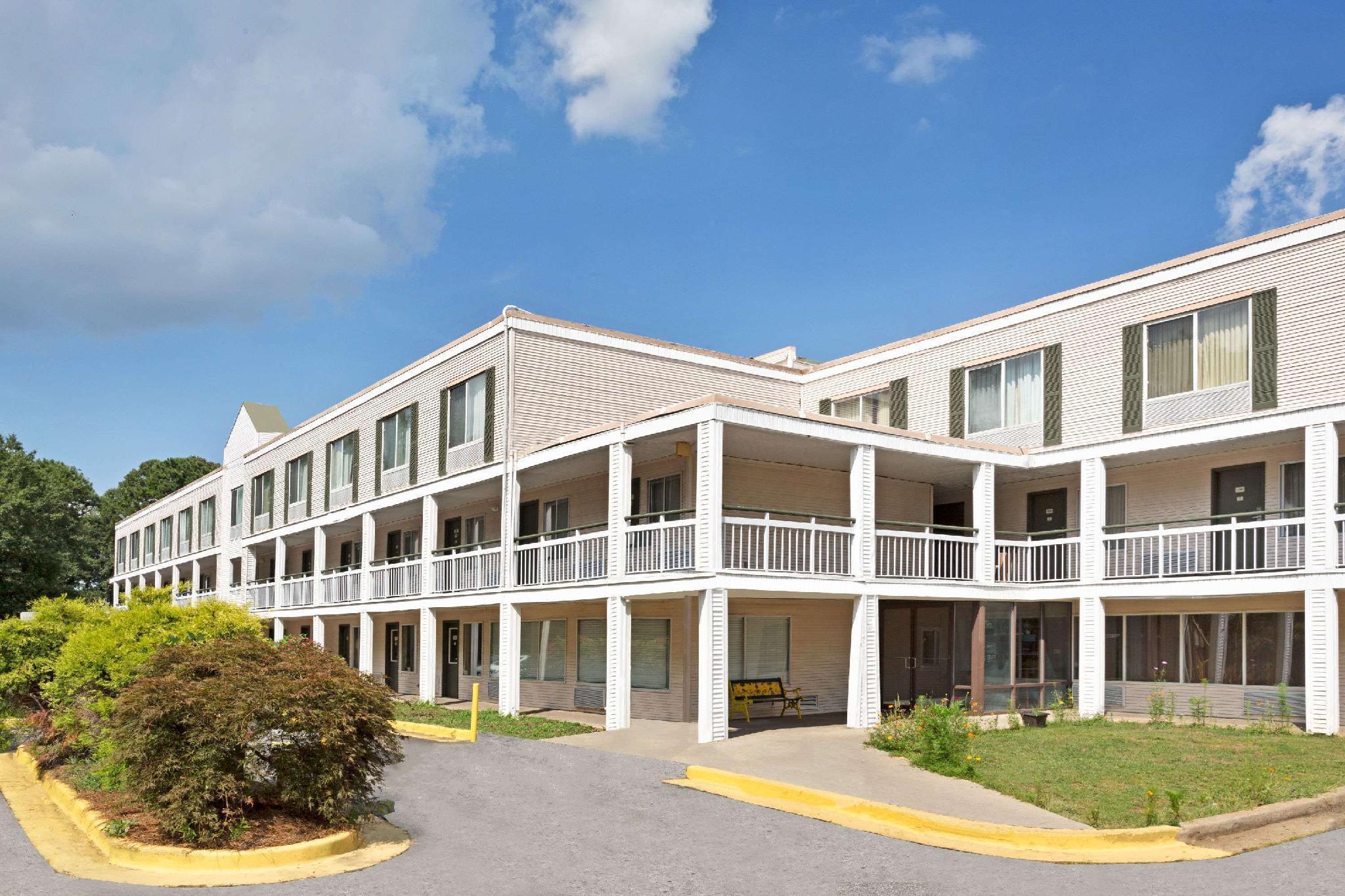 Baymont By Wyndham College Park Atlanta Airport South Hotel Exterior foto